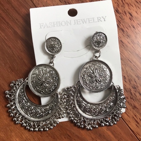 Jewelry - Silver Dangling Chandelier Earrings New